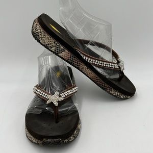 VOLATILE BLING BROWN RHINESTONE STARFISH CUSHIONED FOOT BED THONG SANDALS